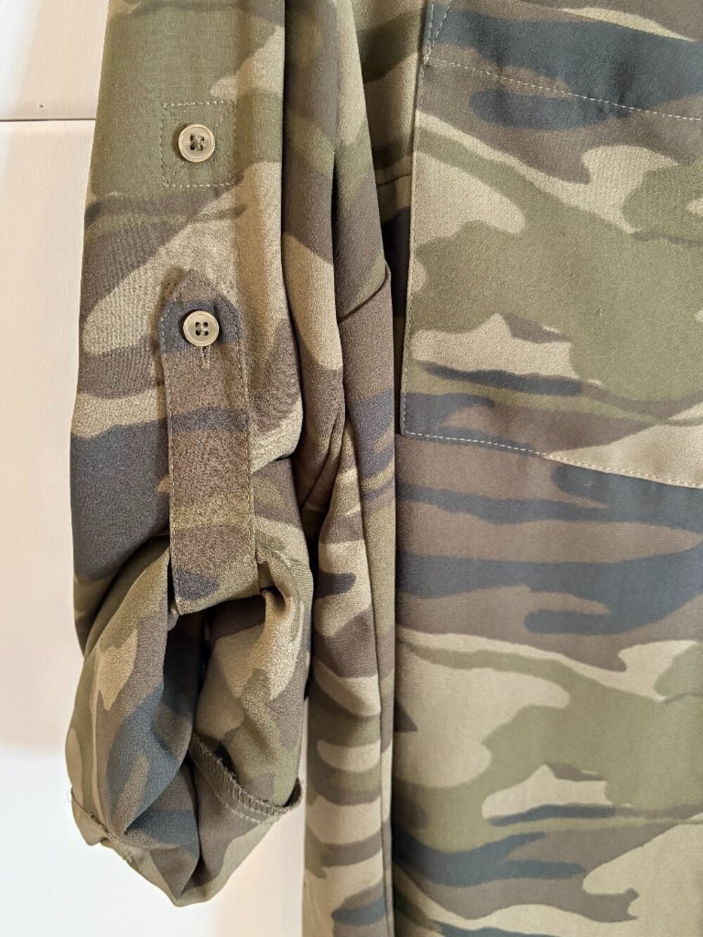 Express Shirt Womens Small Camo Sheer Roll Tab Button Up Blouse Size Large - Picture 6 of 7